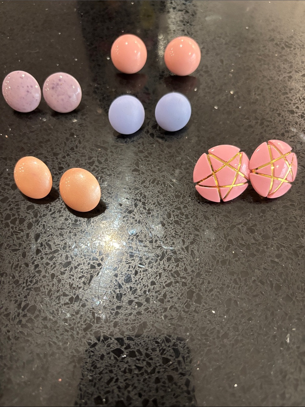 Vintage earrings in variety of colors👚
